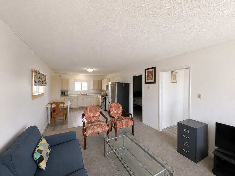 More Photos Of 101 Centre St, Assiniboia Hotel For Sale
