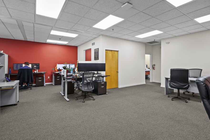 More Photos Of 105 Corporate Dr E, Langhorne Office For Sale
