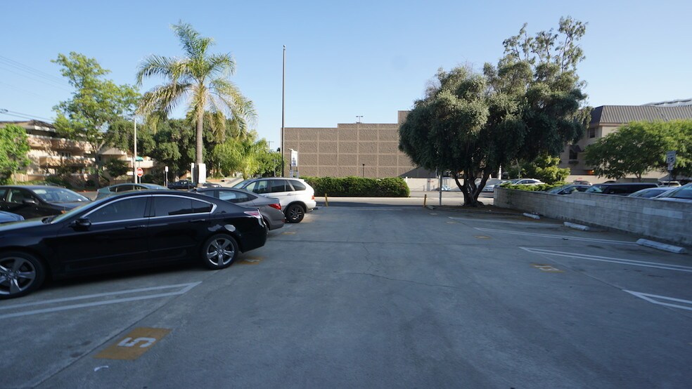 More Photos Of 924 E Green St, Pasadena Loft Creative Space For Lease