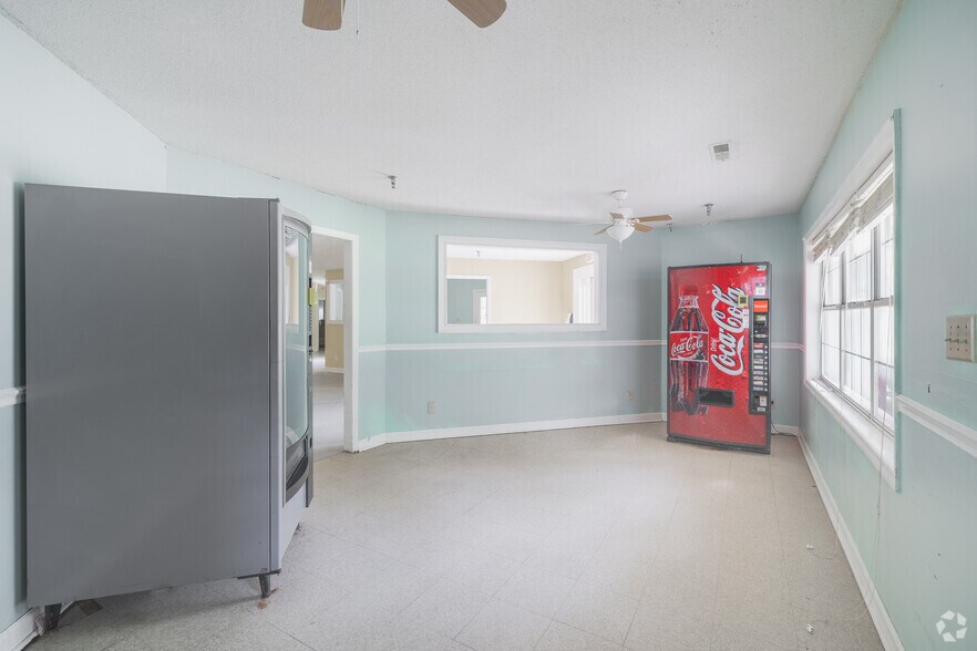More Photos Of 2902 South Island Rd, Georgetown Healthcare For Lease