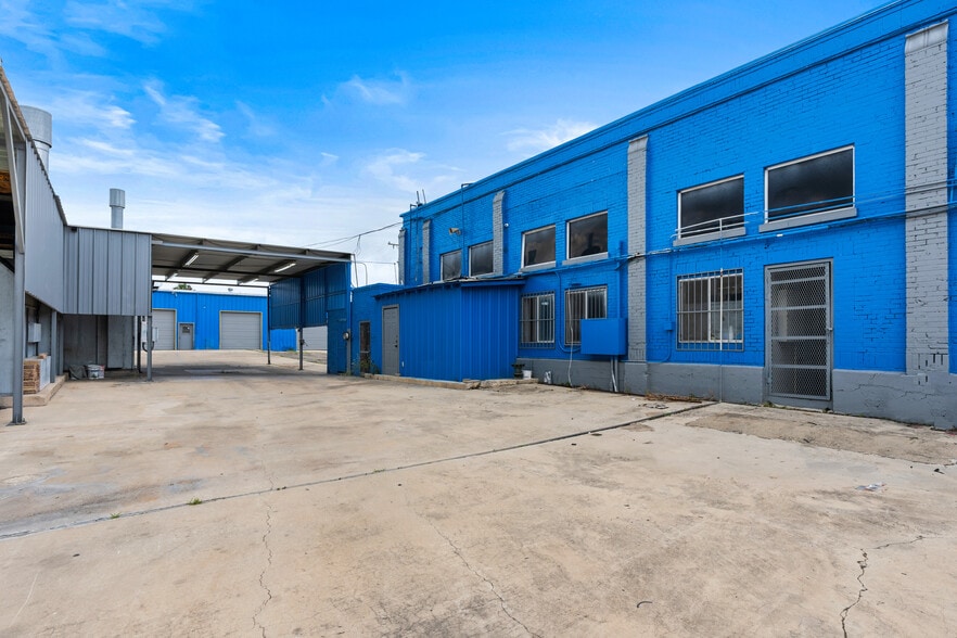 More Photos Of 103 Blanco Rd, San Antonio Auto Repair For Lease