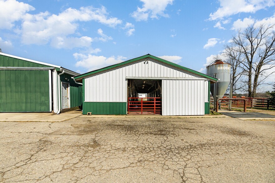 More Photos Of 7195 Singer Rd, Dayton Horse Stables For Sale