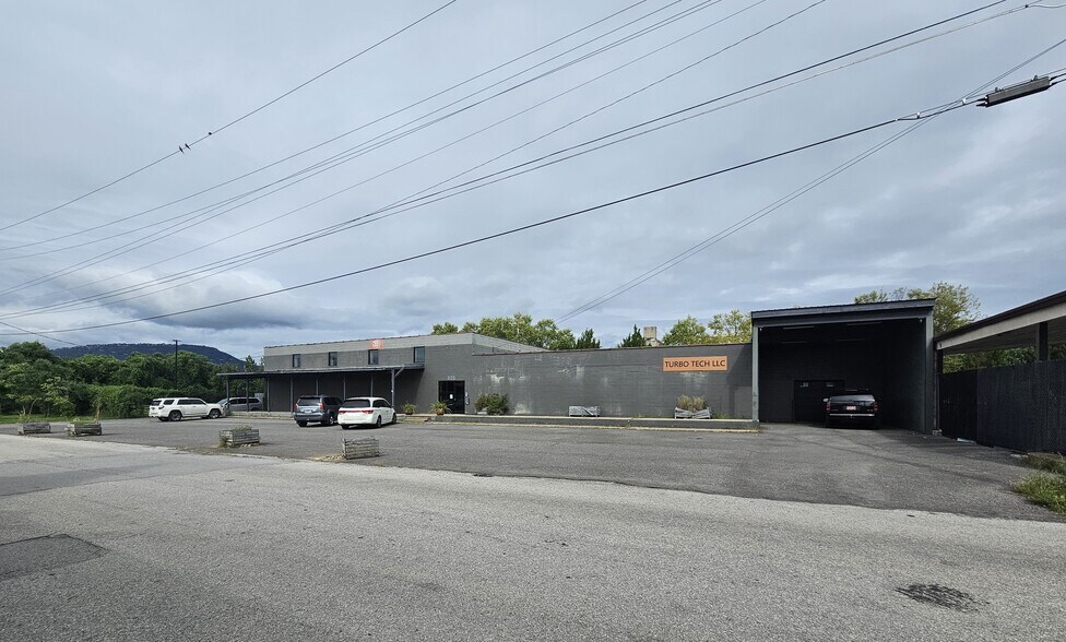 Primary Photo Of 1129 Baldwin St, Chattanooga Light Manufacturing For Sale