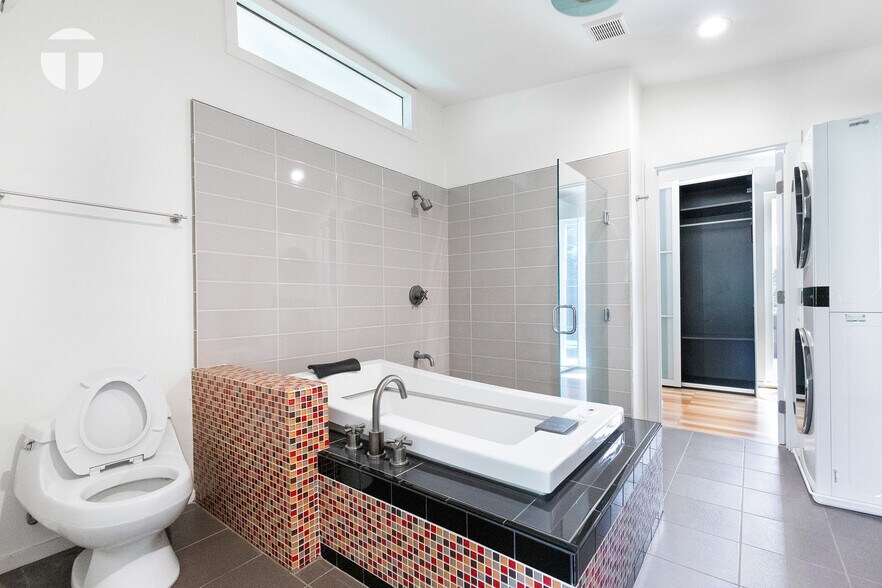 More Photos Of 1449 Claremont Way, Sacramento Apartments For Sale
