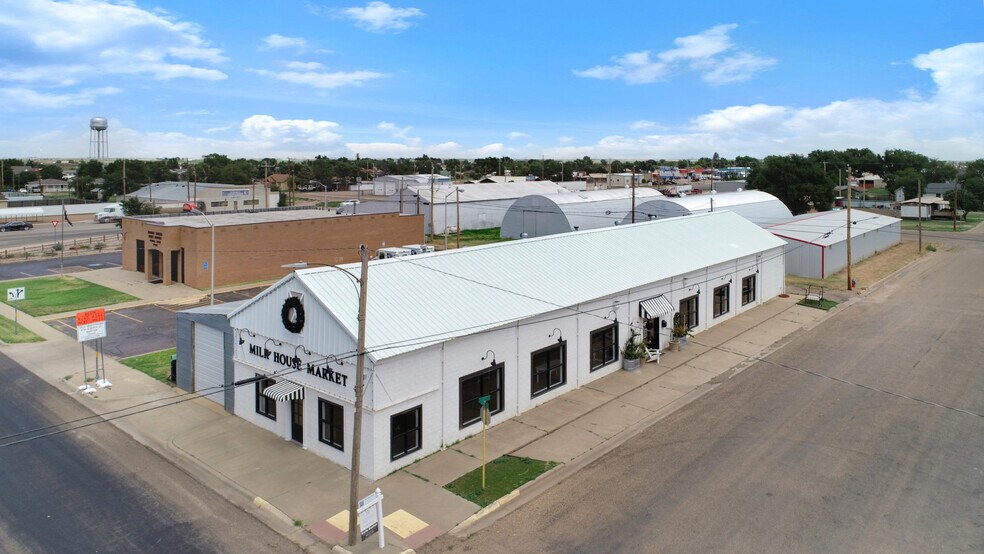 More Photos Of 1002 Main St, Friona Storefront For Sale