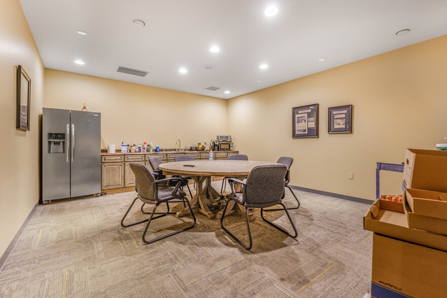 More Photos Of 255 Cumberland Trace Rd, Bowling Green Flex For Lease