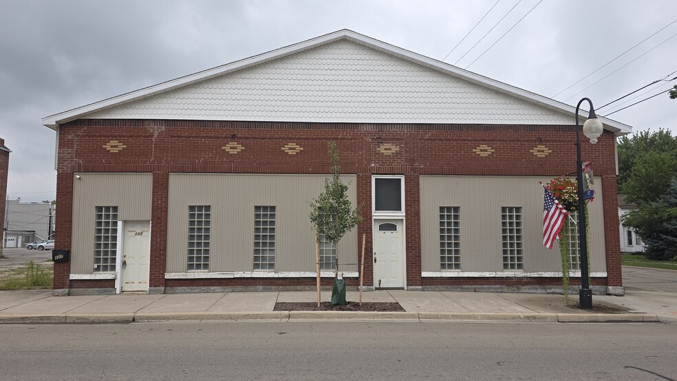 More Photos Of 127 North St, Morenci Showroom For Sale