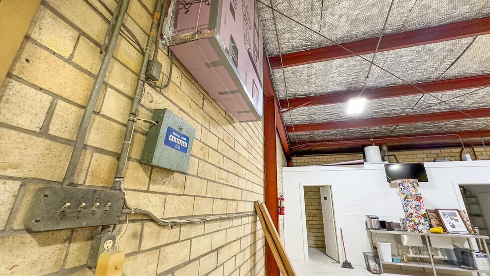 More Photos Of 115 Engel St, Houston Flex For Lease