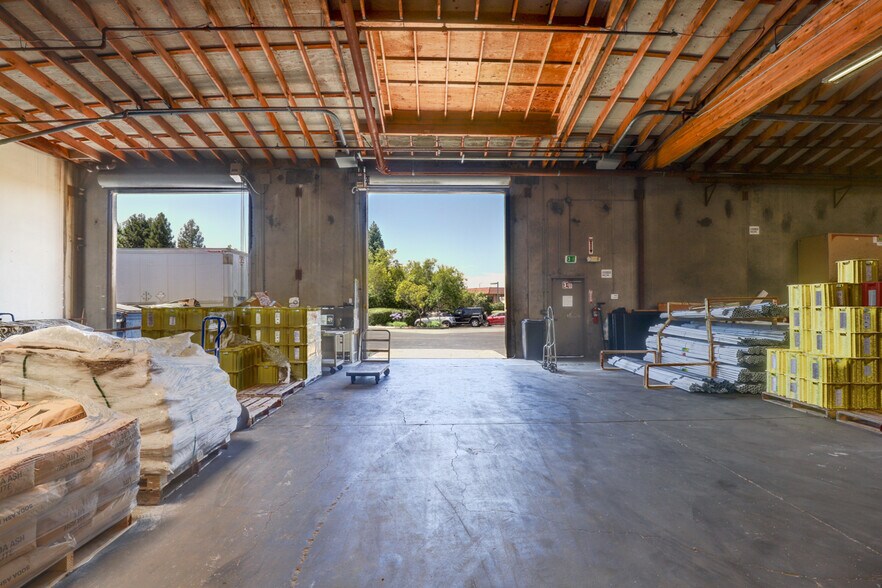 More Photos Of 210 Classic Ct, Rohnert Park Warehouse For Lease