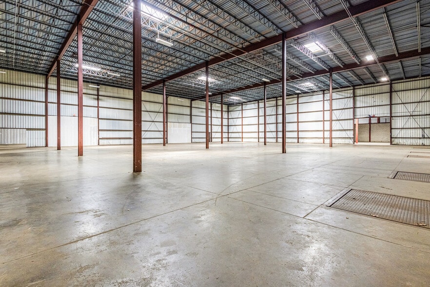 More Photos Of 4 Energy Way, West Warwick Distribution For Lease