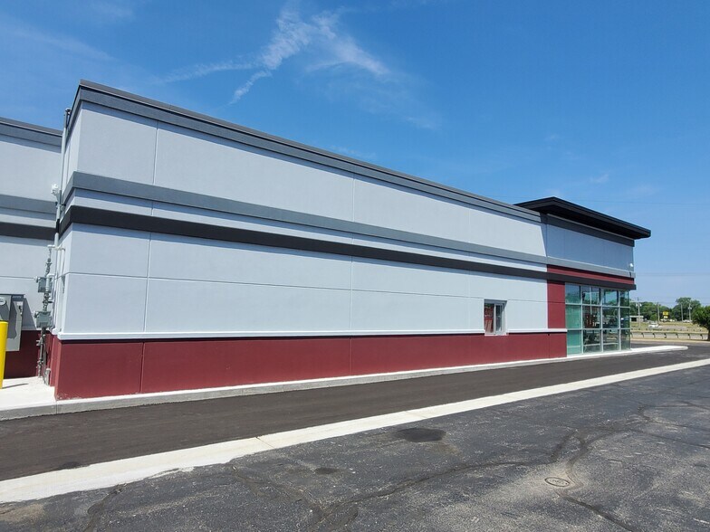 More Photos Of 10017 N 2nd Street, Machesney Park Fast Food For Lease