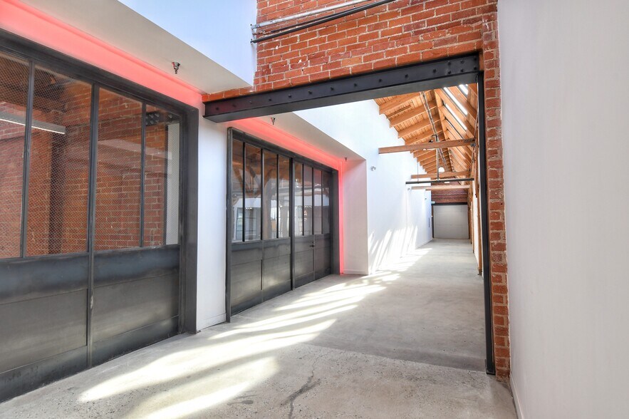 More Photos Of 1651 S Central Ave, Glendale Warehouse For Lease