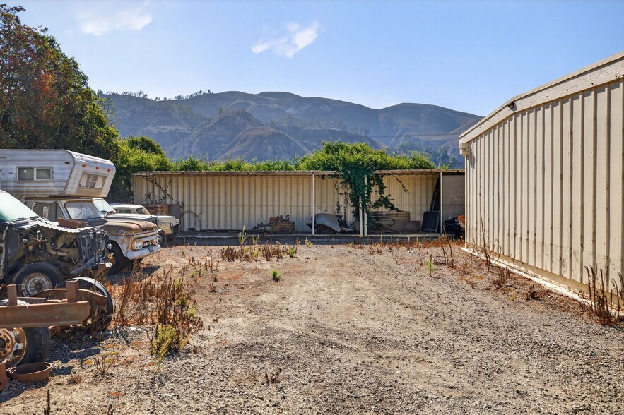 More Photos Of 870 Corporation St, Santa Paula Truck Terminal For Sale