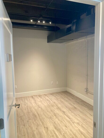More Photos Of 336 N Main St, Conroe Loft Creative Space For Lease