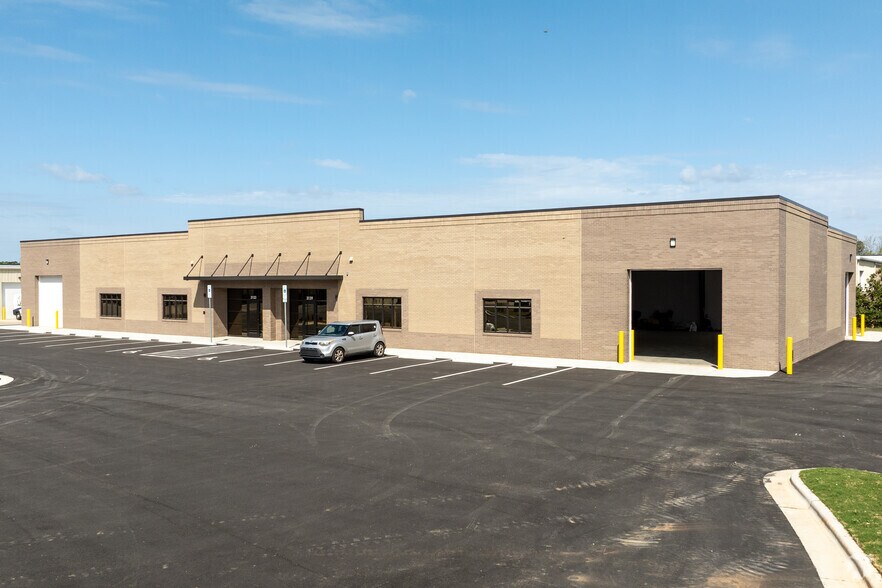 More Photos Of 3139 Garner Station Blvd, Raleigh Warehouse For Lease