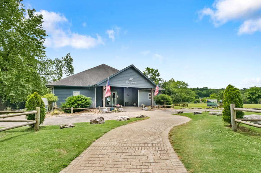 Primary Photo Of 1101 Sugar Creek Rd, Pea Ridge Golf Course Driving Range For Sale