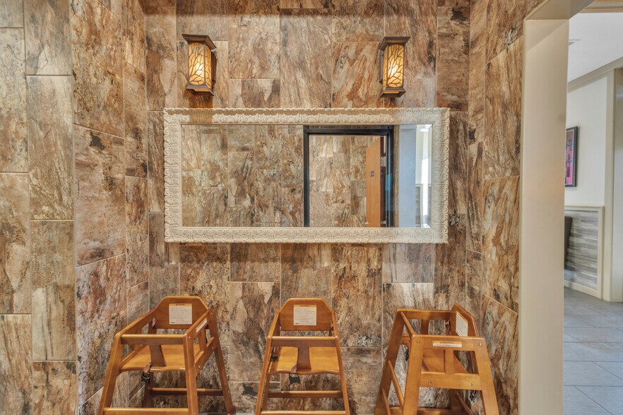 More Photos Of 33 S Carolina St, Hartwell Restaurant For Sale