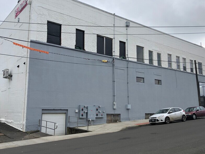 More Photos Of 1902 1st St, Tillamook Storefront Retail Residential For Lease