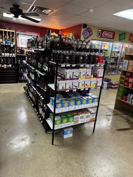 More Photos Of 200 E 6th St, Rolla General Retail For Sale