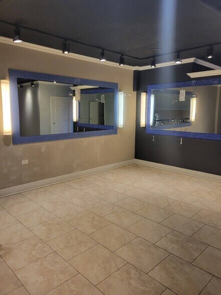 More Photos Of 1847-1849 2nd St, Highland Park Storefront For Lease