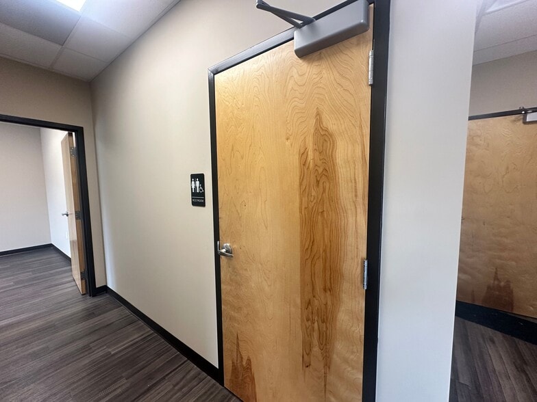 More Photos Of 4830 Marsett Pky, Cumming Light Manufacturing For Lease