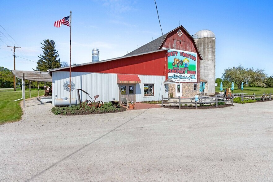 More Photos Of 6216 WI-42, Egg Harbor General Retail For Sale