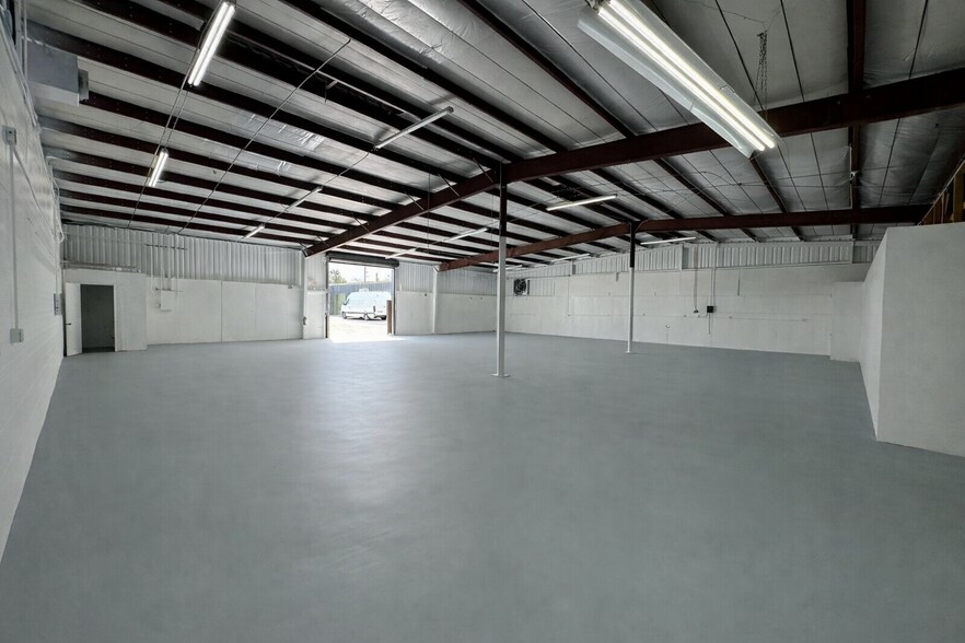 More Photos Of 2621 Skyview Dr, Lakeland Industrial For Lease