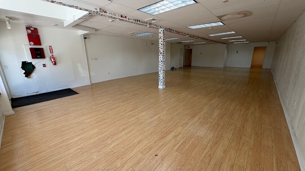 More Photos Of 135-137 Northampton St, Easton Storefront Retail Residential For Lease