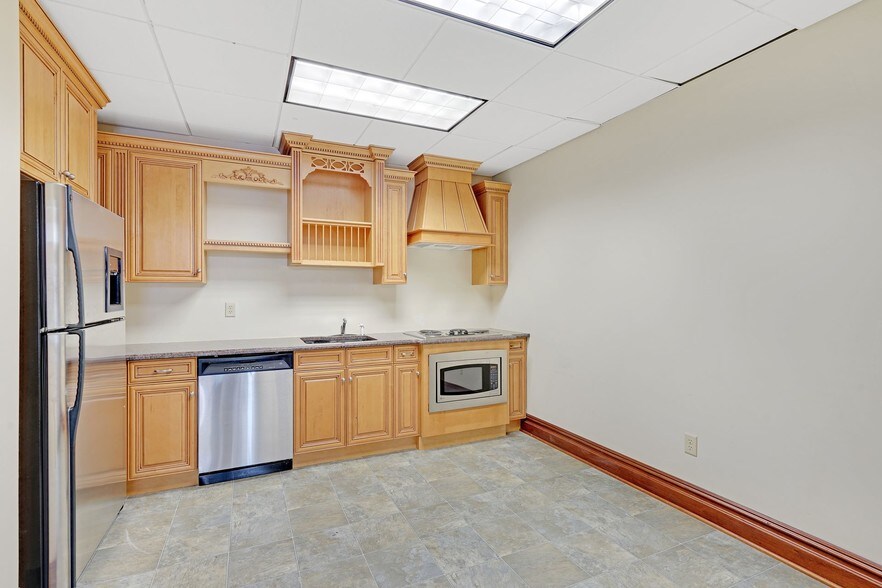 More Photos Of 1386 US Highway 22, Lebanon Unknown For Lease