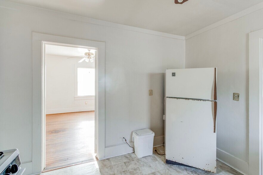 More Photos Of 5601 N Main St, Columbia Office For Sale