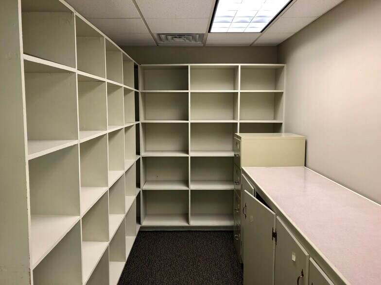 More Photos Of 124 S Main St, Ridgely Bank For Sale