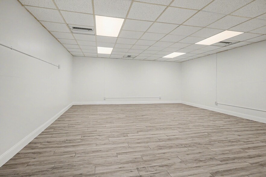 More Photos Of 1288 N Tamiami Trl, North Fort Myers Office For Lease
