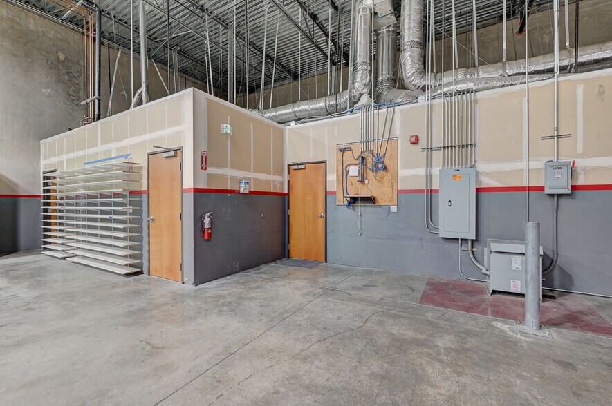 More Photos Of 3908 Civic Center Dr, North Las Vegas Distribution For Lease