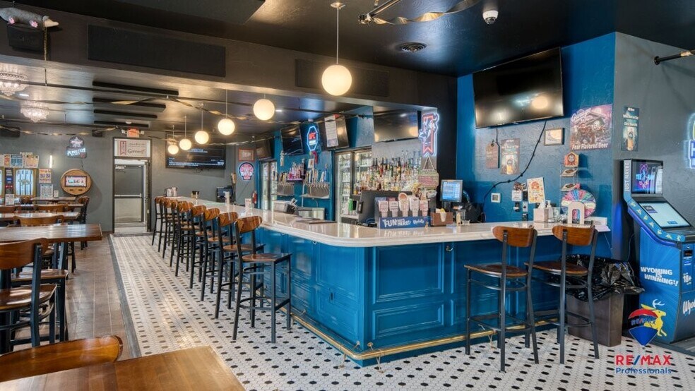More Photos Of 5201 S Douglas Hwy, Gillette Bar For Sale