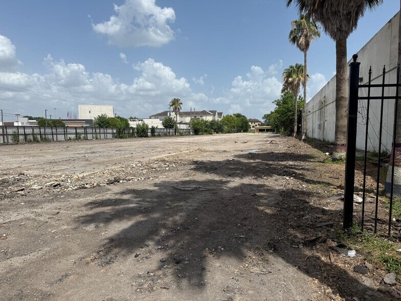 More Photos Of 10015 Main St, Houston Land For Sale