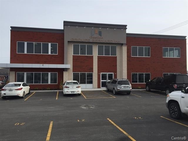 More Photos Of 5100 Rue Bernard-Lefebvre, Laval Light Distribution For Sale