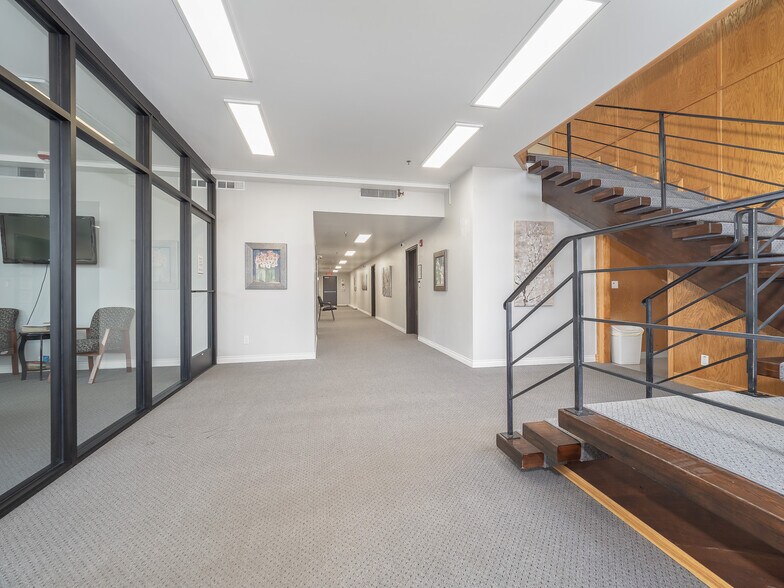 More Photos Of 630 SW Walnut St, Hillsboro Warehouse For Sale