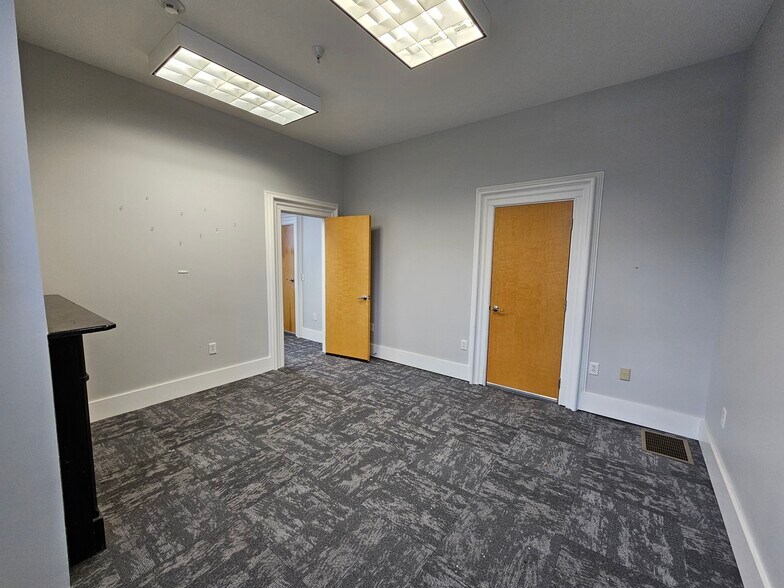 More Photos Of 10 W Pulteney Sq, Bath Office For Lease