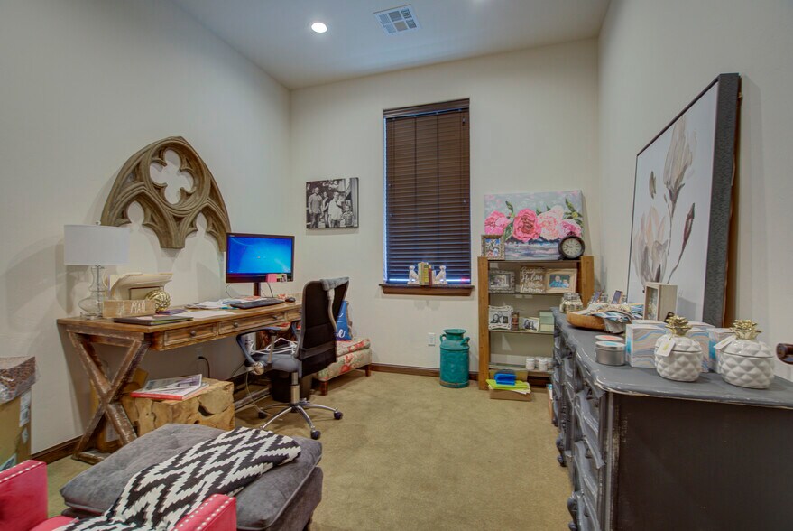 More Photos Of 1800 NE 135th St, Oklahoma City Office For Sale