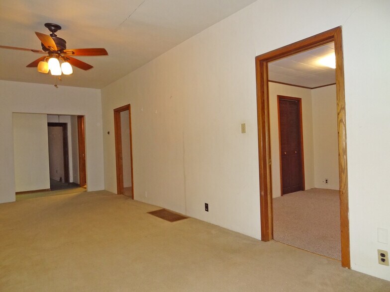 More Photos Of 93 Maple Ave, Morgantown Office For Sale