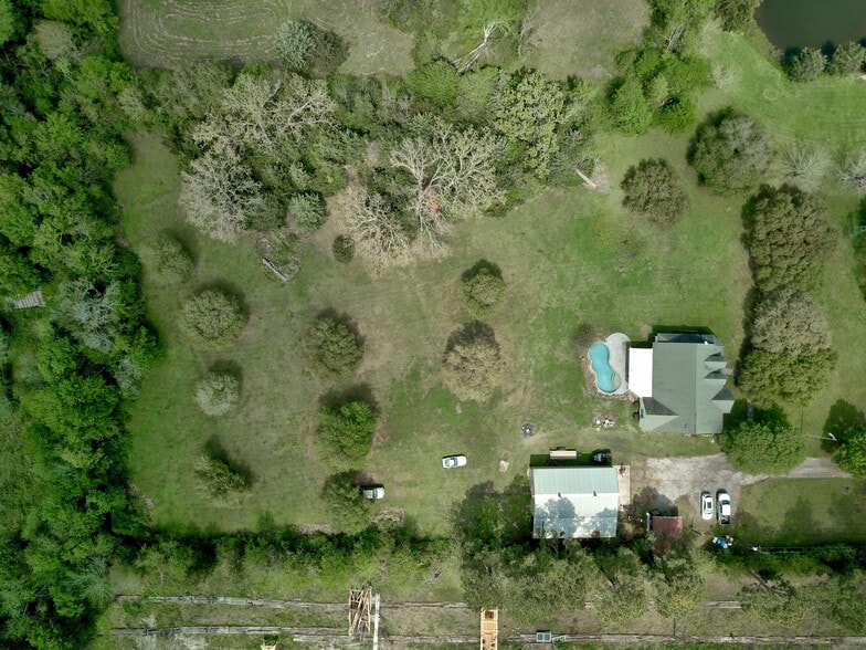 More Photos Of 18135 N Highway 75, Willis Specialty For Sale