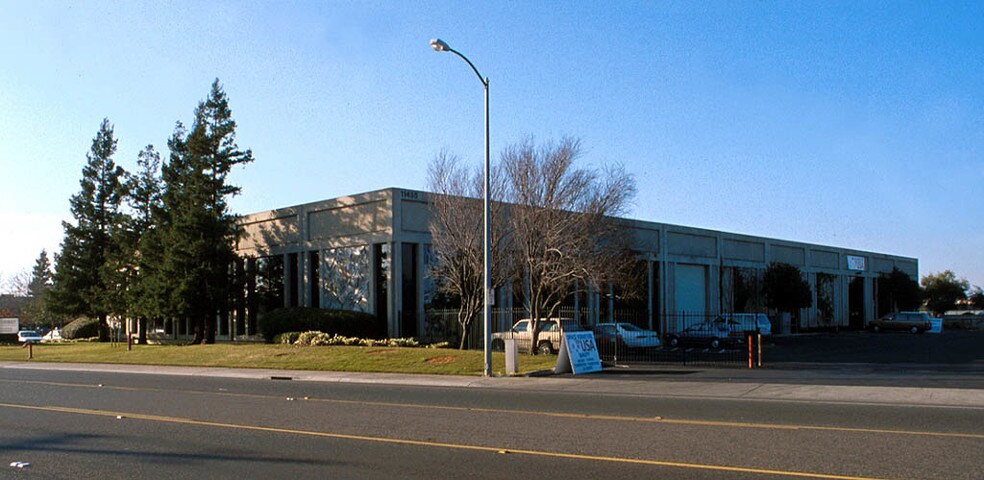 More Photos Of 11455 Folsom Blvd, Rancho Cordova Showroom For Sale