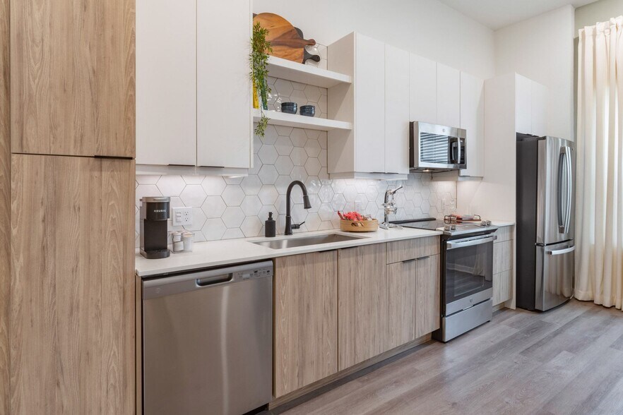 More Photos Of 1647 E Colonial Dr, Orlando Apartments For Sale