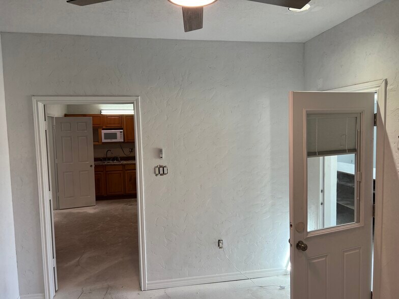 More Photos Of 17111 Highway 242, Conroe Self Storage For Lease