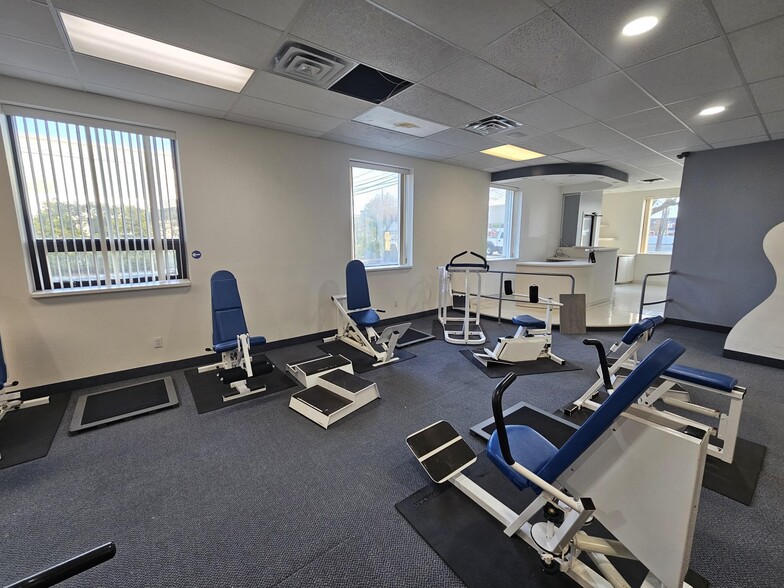 More Photos Of 166 E Jericho Tpke, Mineola Office For Lease