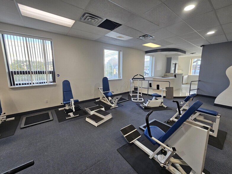 More Photos Of 166 E Jericho Tpke, Mineola Office For Lease