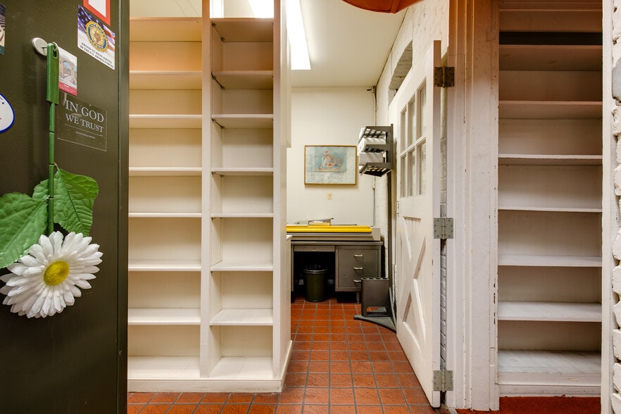 More Photos Of 1641 W Broad St, Richmond Office For Sale