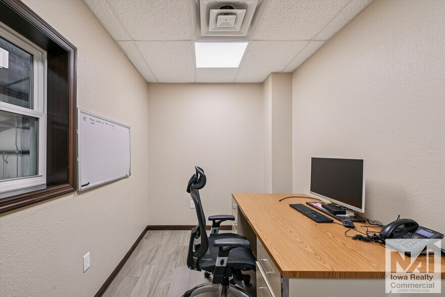 More Photos Of 1402 SW 18th St, Cedar Rapids Warehouse For Lease