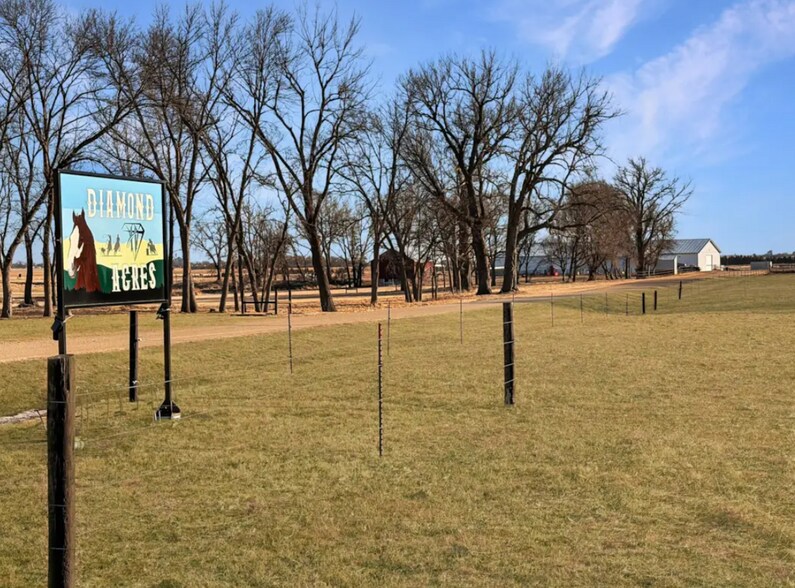 More Photos Of 1527 41st St, Edgerton Horse Stables For Sale