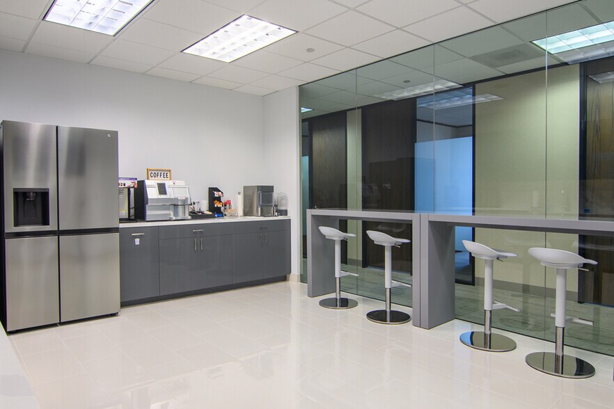 More Photos Of 11757 Katy Fwy, Houston Coworking Space